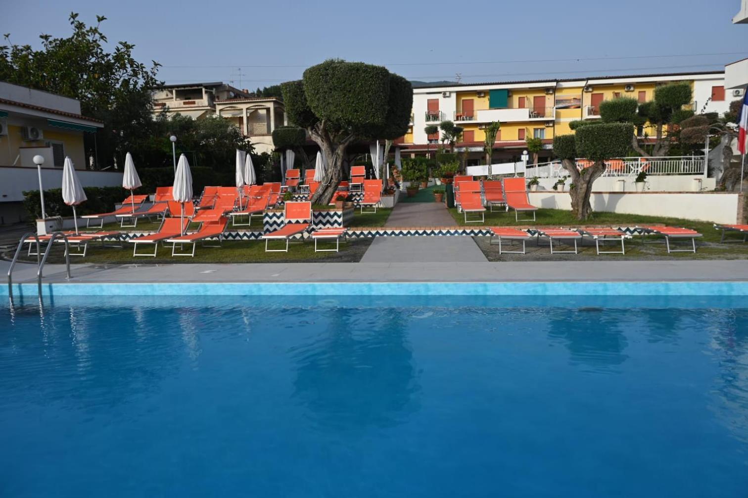 Hotel Cristina ديامنتي المظهر الخارجي الصورة