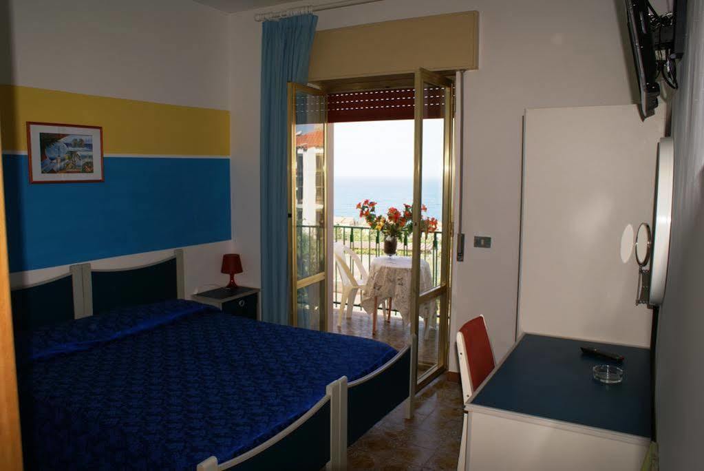 Hotel Cristina ديامنتي المظهر الخارجي الصورة